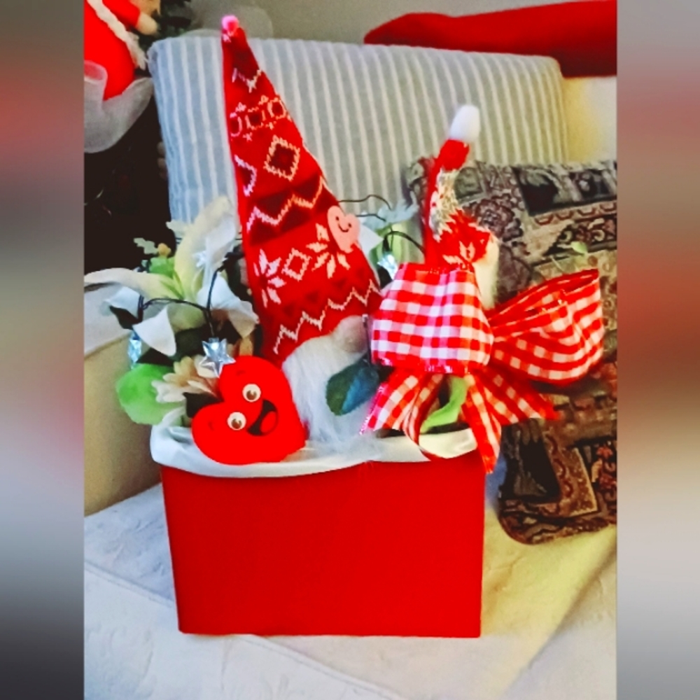 Valentine Gnomes & Stars Flower Arrangement